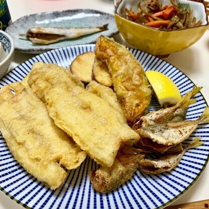 釣り場で頂いたさよりで。初めて調理しましたが、背から開くの意外と楽しかったです。天ぷら最高に美味しかった♡